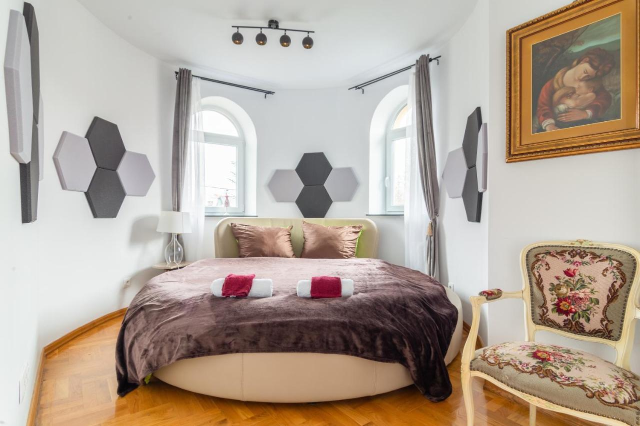 The Castle Suites & Apartment - Free Parking - (Adults Only) Krakkó Kültér fotó