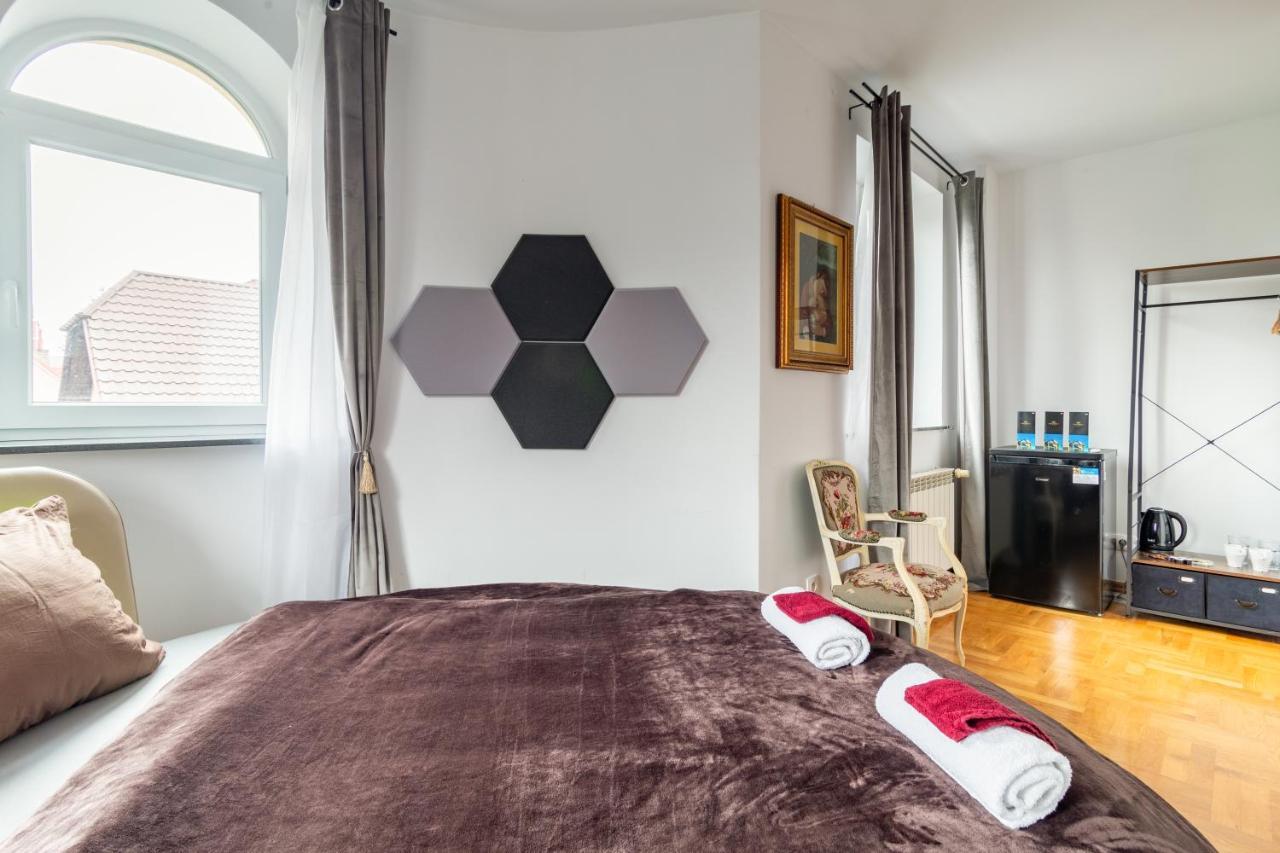 The Castle Suites & Apartment - Free Parking - (Adults Only) Krakkó Kültér fotó