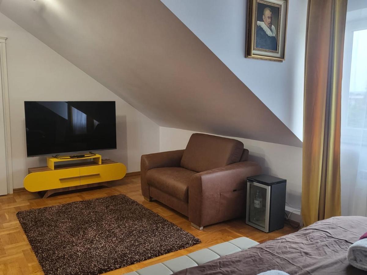 The Castle Suites & Apartment - Free Parking - (Adults Only) Krakkó Kültér fotó