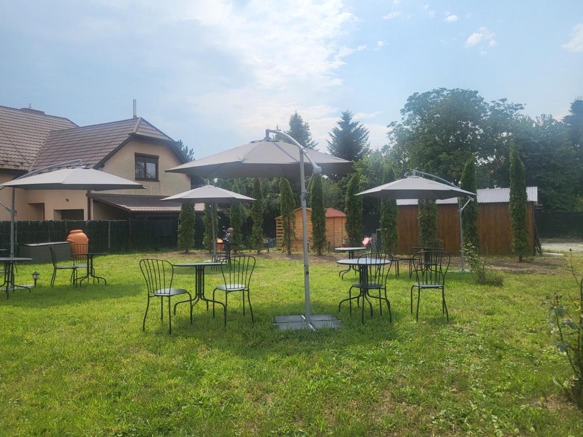 The Castle Suites & Apartment - Free Parking - (Adults Only) Krakkó Kültér fotó